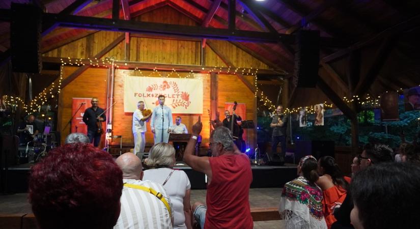 Esszencia lemezbemutató koncert Gombaszögön képeken