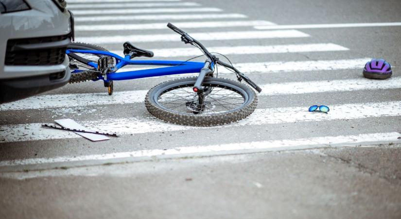 Győri férfi ütött el egy kerékpárost, aki a helyszínen meghalt, a sofőr elhajtott – keresik a tettest