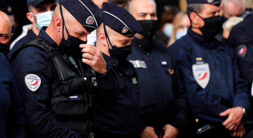 Gyilkosságot is elkövetett a párizsi késes támadó