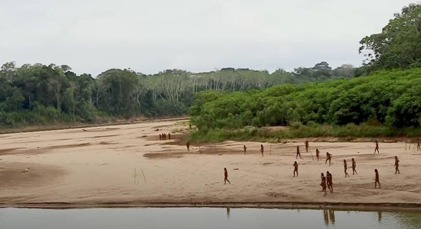 Videón egy ritkán látott dzsungelben élő őslakos törzs
