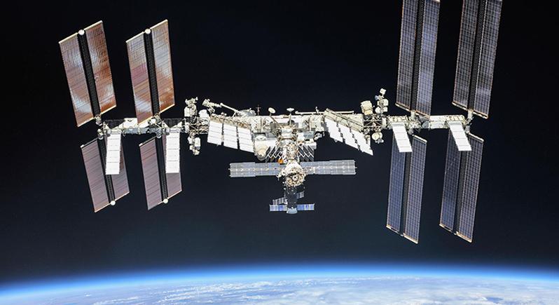 A NASA és a SpaceX bemutatja a Nemzetközi Űrállomást pályára állító űrhajót