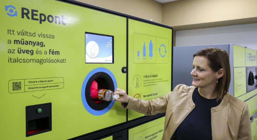 Egy videó szerint át lehet verni a REpont visszaváltó automatát, ami így több pénzt ad ki
