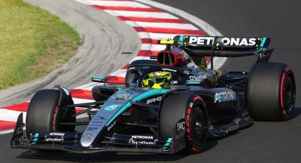 Kék halál a Mercedesnél, Hamilton szenvedett a melegben