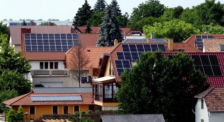 Energiaügyi Minisztérium: Jelentősen nőtt a napelemes beépített teljesítmény az első fél évben