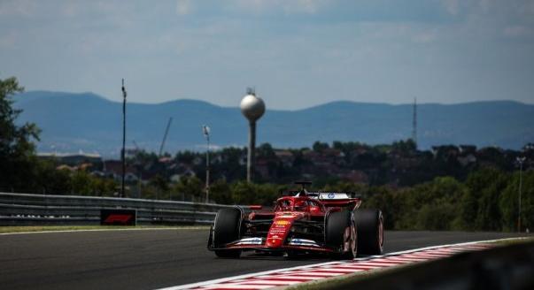 Leclerc megúszta a nagyobb bajt, kék halál a Mercedesnél – pénteki F1-es hírek a Hungaroringről