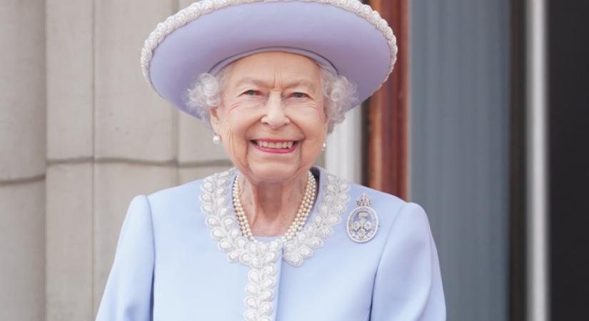 Táskájával küldött titkos jeleket II. Erzsébet: ezt jelentették az üzenetei