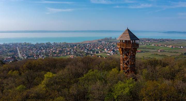 A Balaton legszebb kilátói: 8 hely, ahonnan teljes szépségében megcsodálhatod a tavat