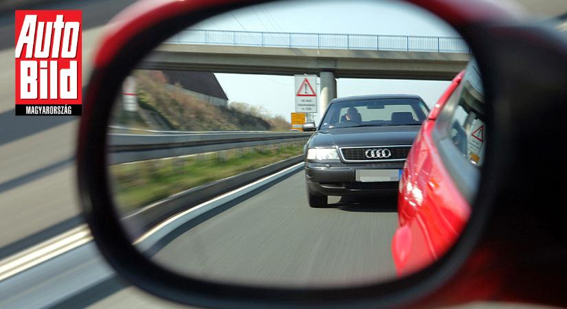 A „tükrös trükk” ismét népszerű az autós csalók körében – Ha ezt tapasztalja, ne dőljön be, azonnal hívja a rendőrséget!