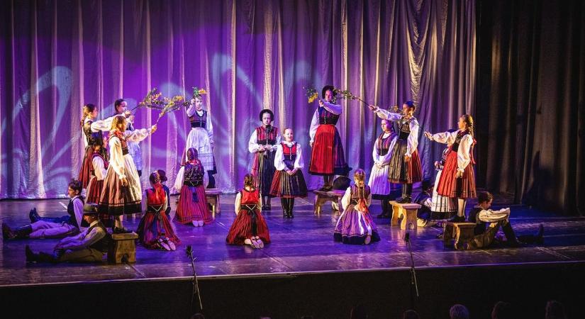 Békéscsabai művészekkel vendégszerepel az Aradi Kamaraszínház