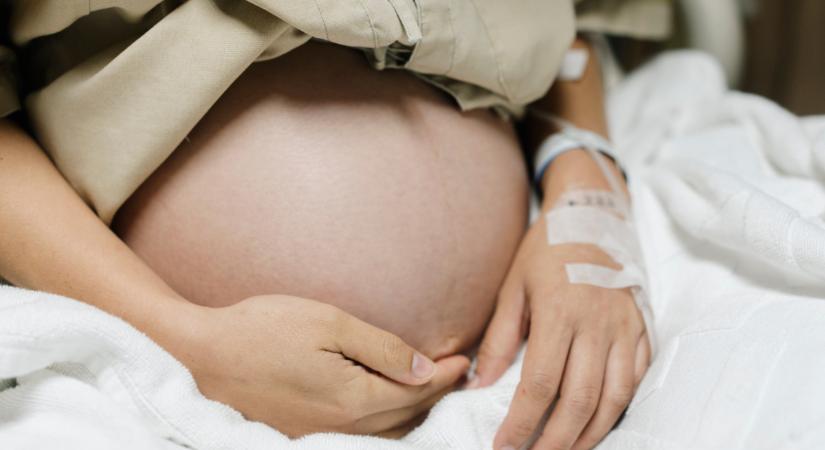 Nemcsak a szülésélményt keseríti meg, a kismamákra és a babákra nézve is életveszélyes a HELLP-szindróma