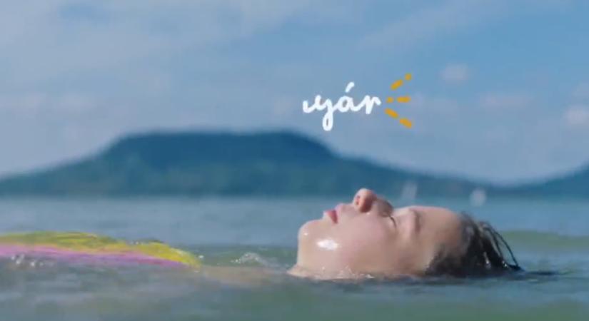 Svenk – Bohém hangulatú teaser kínálja Lakos Nóra új, családi filmjét  videó
