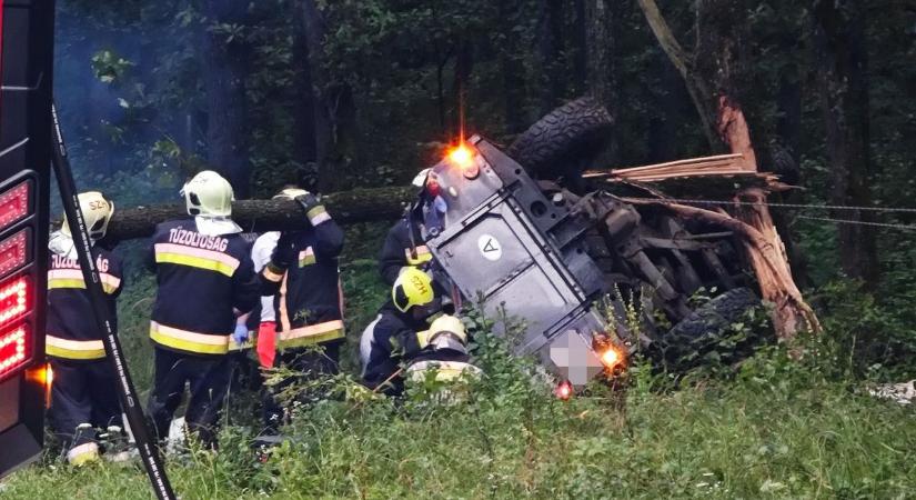Droggyanús anyagot találtak a Ják közelében súlyos balesetet szenvedett autósnál - fotók