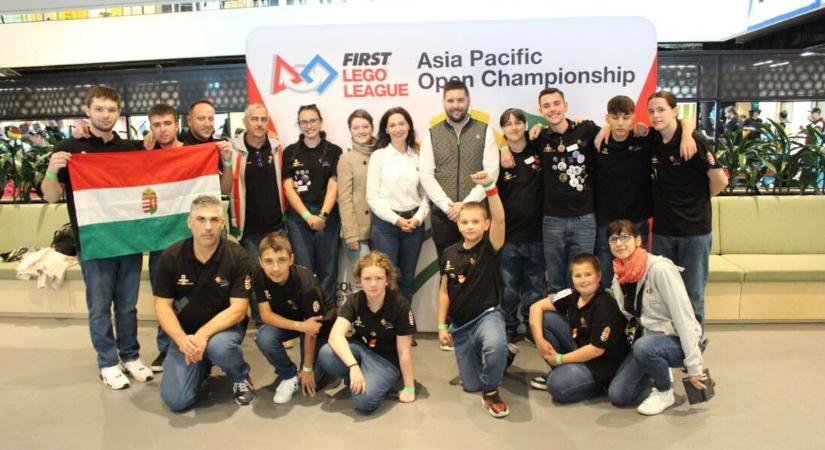 Óriási sikert arattak a jászsági fiatalok egy rangos lego-robotika versenyen Ausztráliában