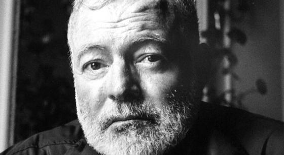 „Átformálta az irodalmat és földünk lakóinak gondolkodásmódját” – 125 éve született Hemingway