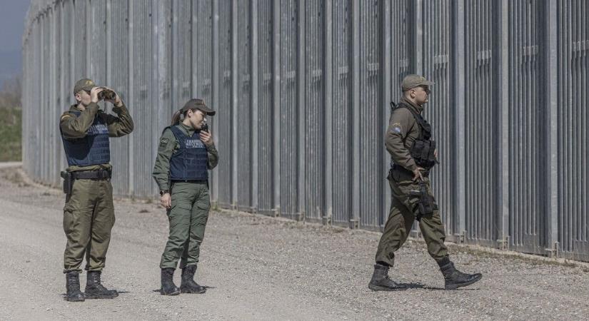 Lelőttek egy görög határőrt, amikor fel akarta tartoztatni az illegális migránsokat