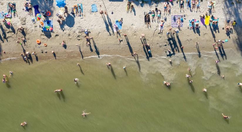 Lezárták a strandokat: veszélyben a Dunában fürdőzők egészsége