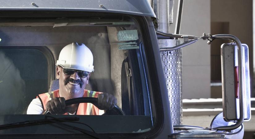 Elképedt az internet népe: ekkora összegeket keresnek a kamionsofőrök