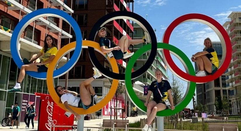 Kuncogva tesztelték az ausztrál teniszezőnők, mit bír az ágy az olimpiai faluban  videók
