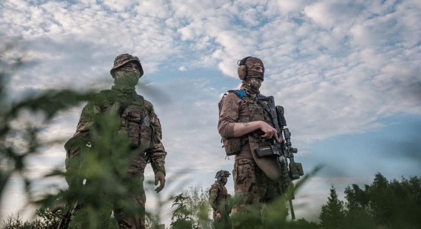 Újabb dróntámadás érte Kijevet, ezért Zelenszkij a bázisaikon semmisítené meg az orosz bombázókat