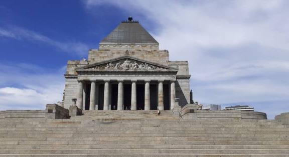 Az ausztrál hősiesség emlékezetének koncentrált helyszíne: Shrine of Remembrance múzeum Melbourne-ben
