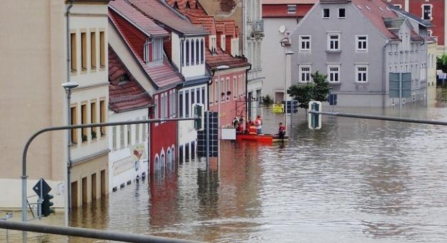 Árvizeket és földcsuszamlásokat okozott a heves esőzés Szlovéniában
