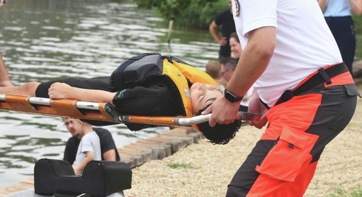 Vízből mentési gyakorlatot tartottak a Tisza -tónál 