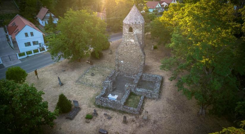 Megújul Szigliget Árpád-kori műemléke, az Avasi Csonka-torony és környezete