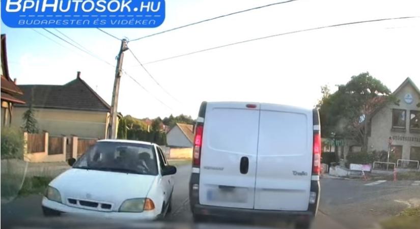 Ez fájhatott: befejelte a szélvédőt egy sofőr, miután padlógázzal belerongyolt egy dugóban álló autóba: döbbenetes videó