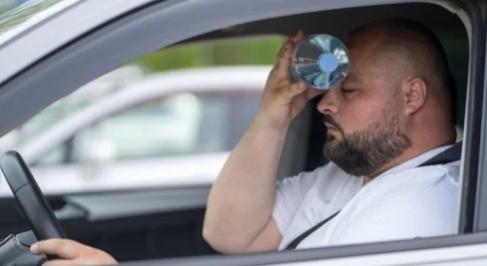 Ezt tedd, ha meleged van a kocsiban: zseni hővédő trükk nyárra