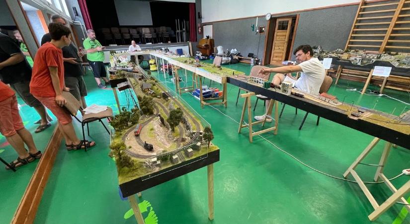 Vasúti modelleket csodálhatunk meg a terepasztalon a Felső-Mátrában