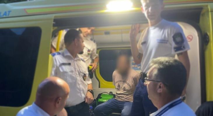 Rendőrök és civilek mentették meg egy zalaegerszegi férfi életét, aki a vasúti síneken ülve akart véget vetni életének