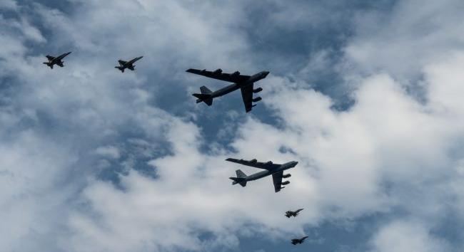 Az USA stratégiai bombázókat telepített Ukrajna határának a közelében