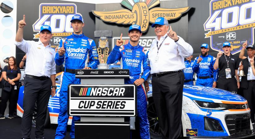 Hendrick még nem döntött arról, hogy Larson visszatérhet-e az Indy 500-ra