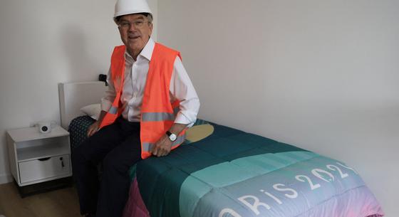 Kartonpapírból készültek az olimpikonok ágyai, de akár ugrálni is lehet rajtuk