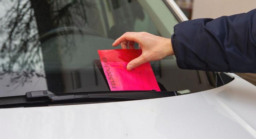„Harapnak” a külföldi rendszámra a parkolóőrök – véli olvasónk