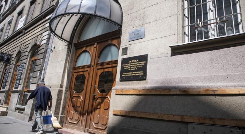 Őszig zárva marad az ORÖ székháza, Lakatos Oszkár nem engedi be az új testület tagjait az átadás-átvételig