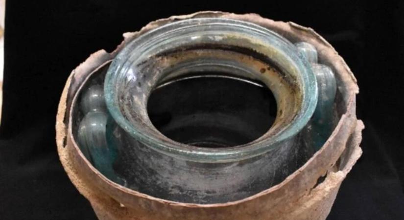 Megtalálták a világ legrégebbi, kb. 2000 éves borát