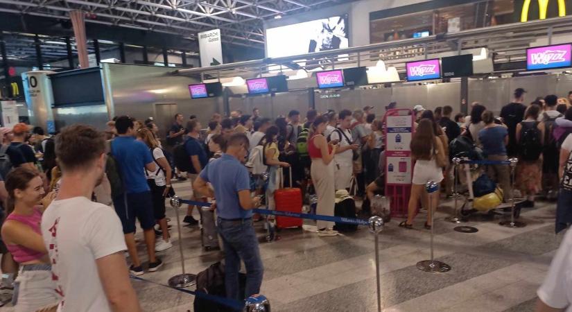 Újabb repülős botrány: Milánóban hagyta utasait a Wizz Air