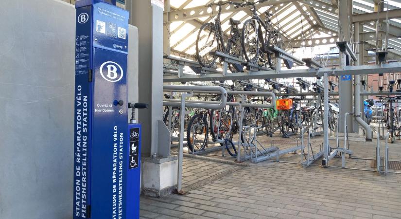 Kerékpárjavító-pontokat telepít az SNCB a vasútállomásokon