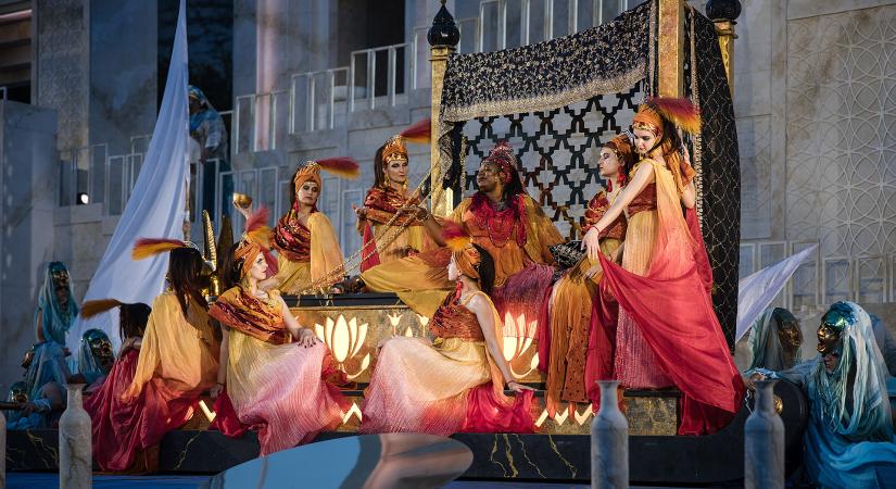 Szikrák és vízcseppek – Aida a Szentmargitbányai Kőfejtőben