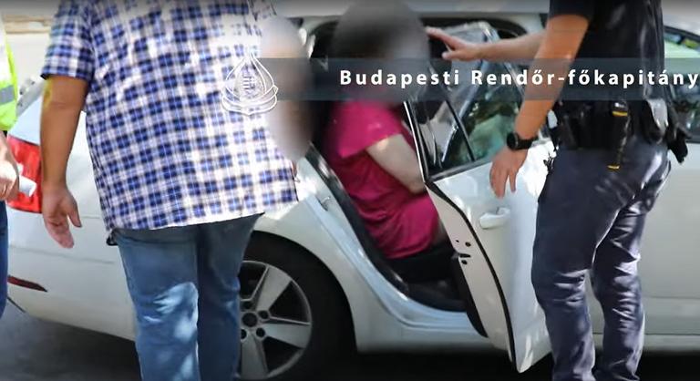 Elfogott a rendőrség egy férfit Budapesten, aki agyonverte a lakótársát