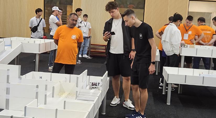Ötödik helyen végeztek a debreceni fiatalok a RoboCup Világbajnokságon