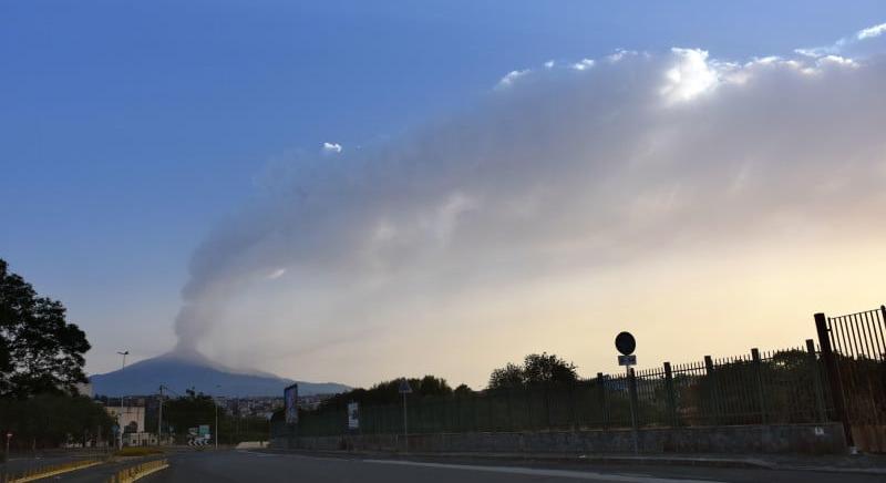 Utazók, figyelem! Lezárták Catania repülőterét az Etna kitörése miatt