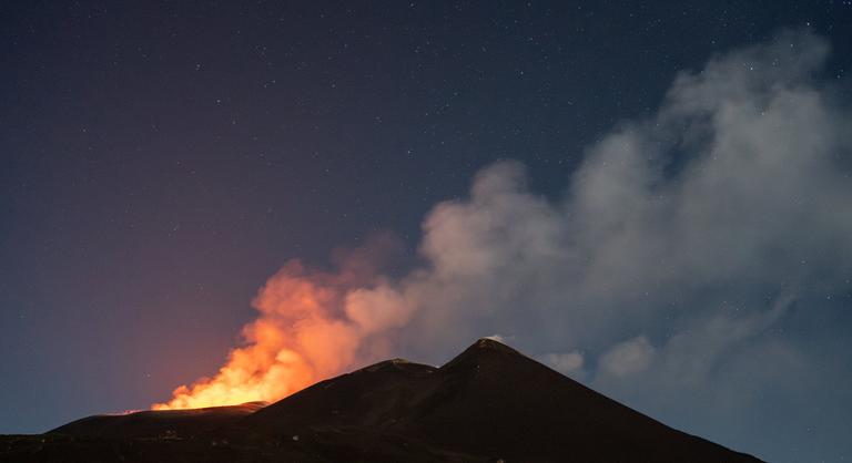 Újra lezárták Catania repülőterét az Etna kitörése miatt