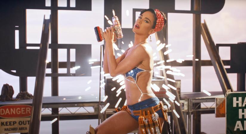 „Örülj, hogy a nők világában élhetsz”: Katy Perry feminista himnusza az évtized leghátborzongatóbb száma