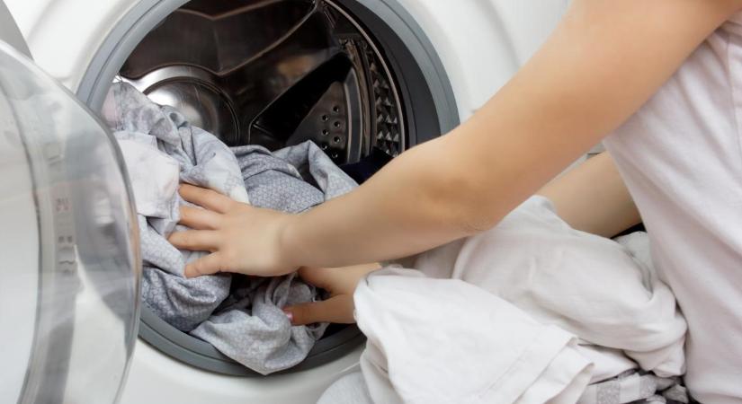 Ez a 3 dolog tönkreteszi a mosógéped. Ha jót akarsz magadnak, akkor inkább kézzel mosd őket