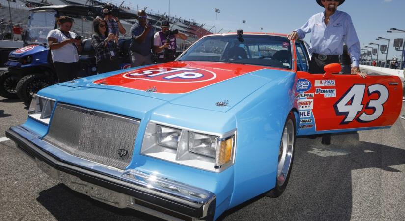 Csak hardcore NASCAR-rajongóknak: Aukcióra bocsátják Richard Petty haját!