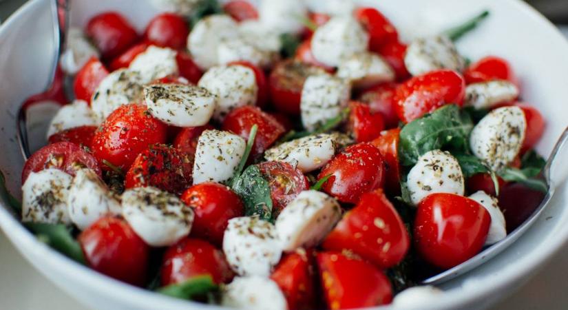 Könnyű mediterrán falatok: így készül a caprese saláta