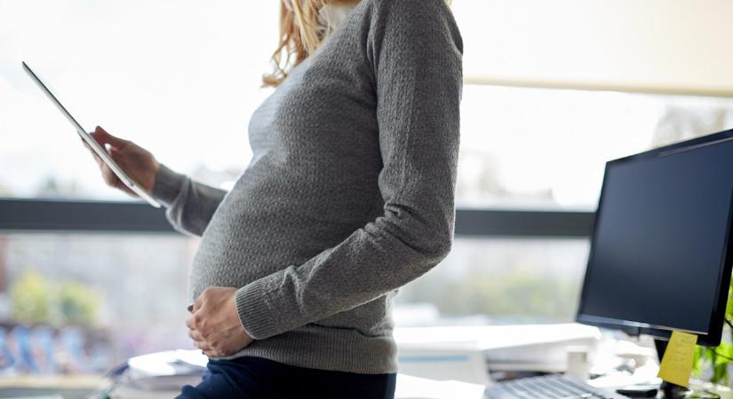 Ellátások szülés után: hogyan lesz meg 365 nap biztosítotti jogviszony, ha nincs állandó munkahely?