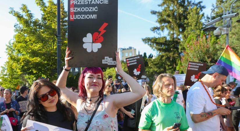 Tusk dühös, büntetőhadjáratba kezdett miután megbukott az abortusz liberalizálását célzó javaslat